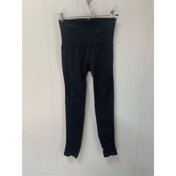 Gymshark Women's Perforated Performance Seamless Leggings Black Size XS - Picture 1 of 10